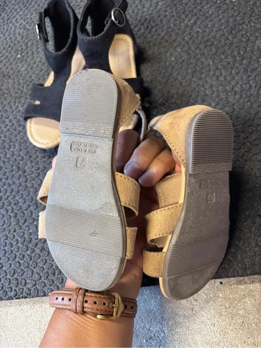 Old Navy Girls Dual Sandals in Black and Tan
